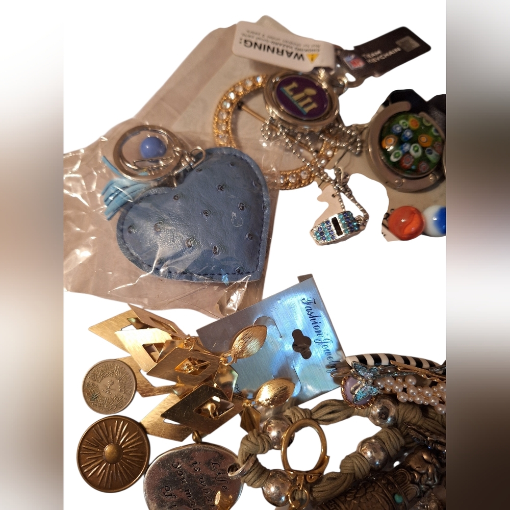 43 LOT misc bundle keyrings trinket boxes button covers buckles TREASURE HUNT - Picture 3 of 11